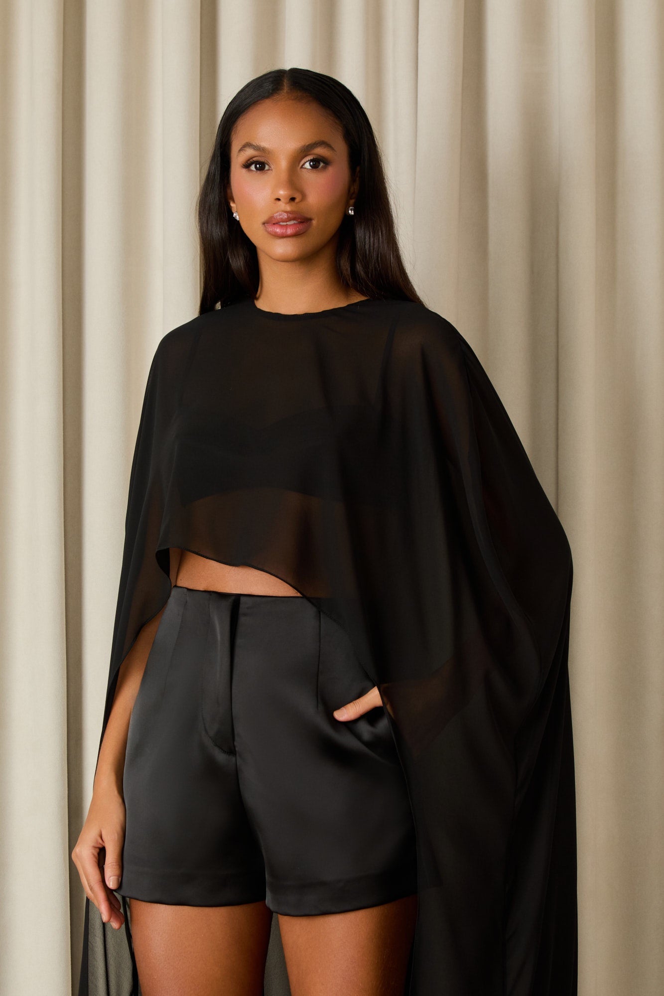 SHORT CHLOE CETIM COLEÇÃO INVERNO 26