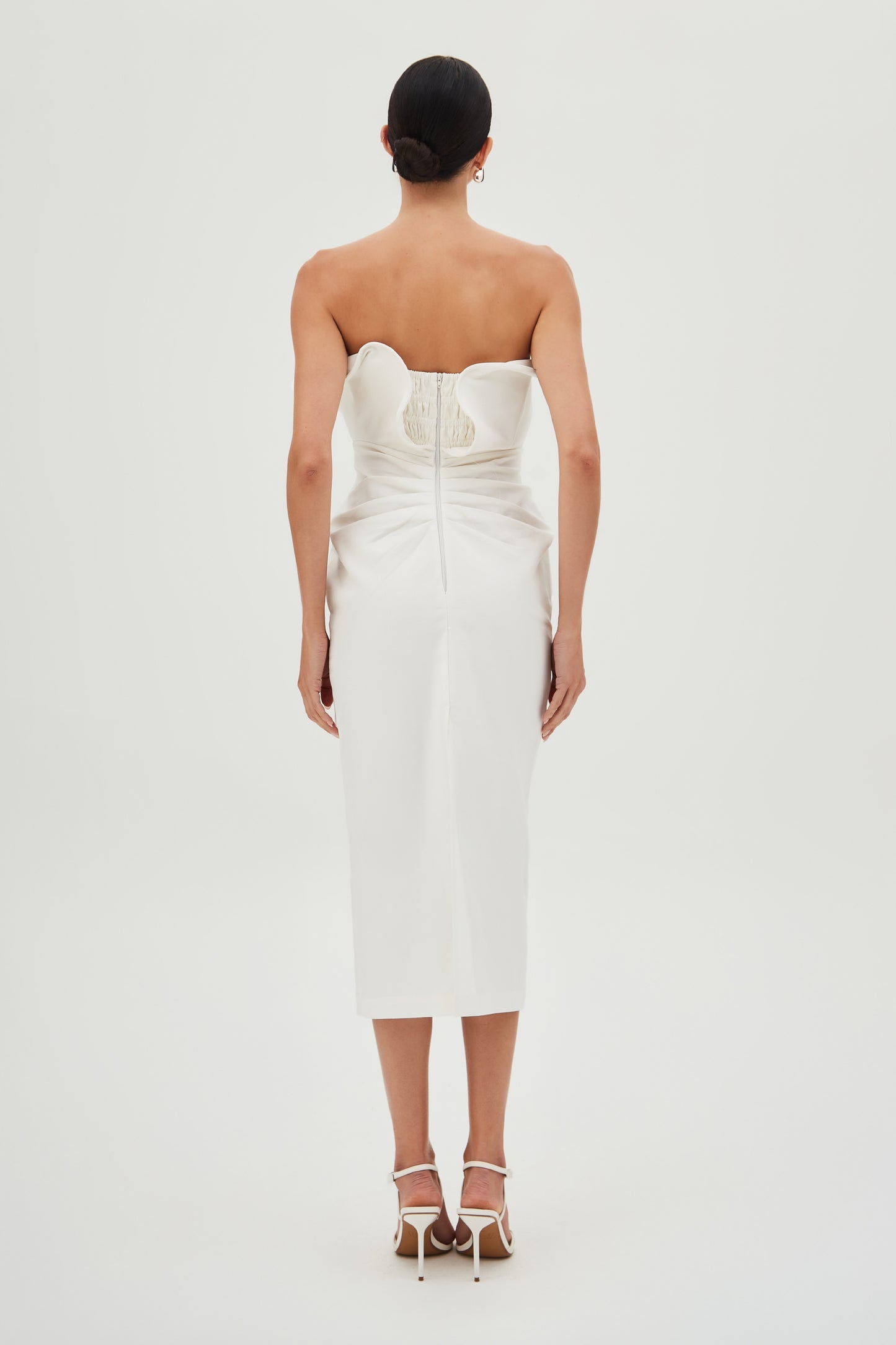 VESTIDO MIDI TOMARA QUE CAIA COM DECOTE COLEÇÃO VERÃO 26