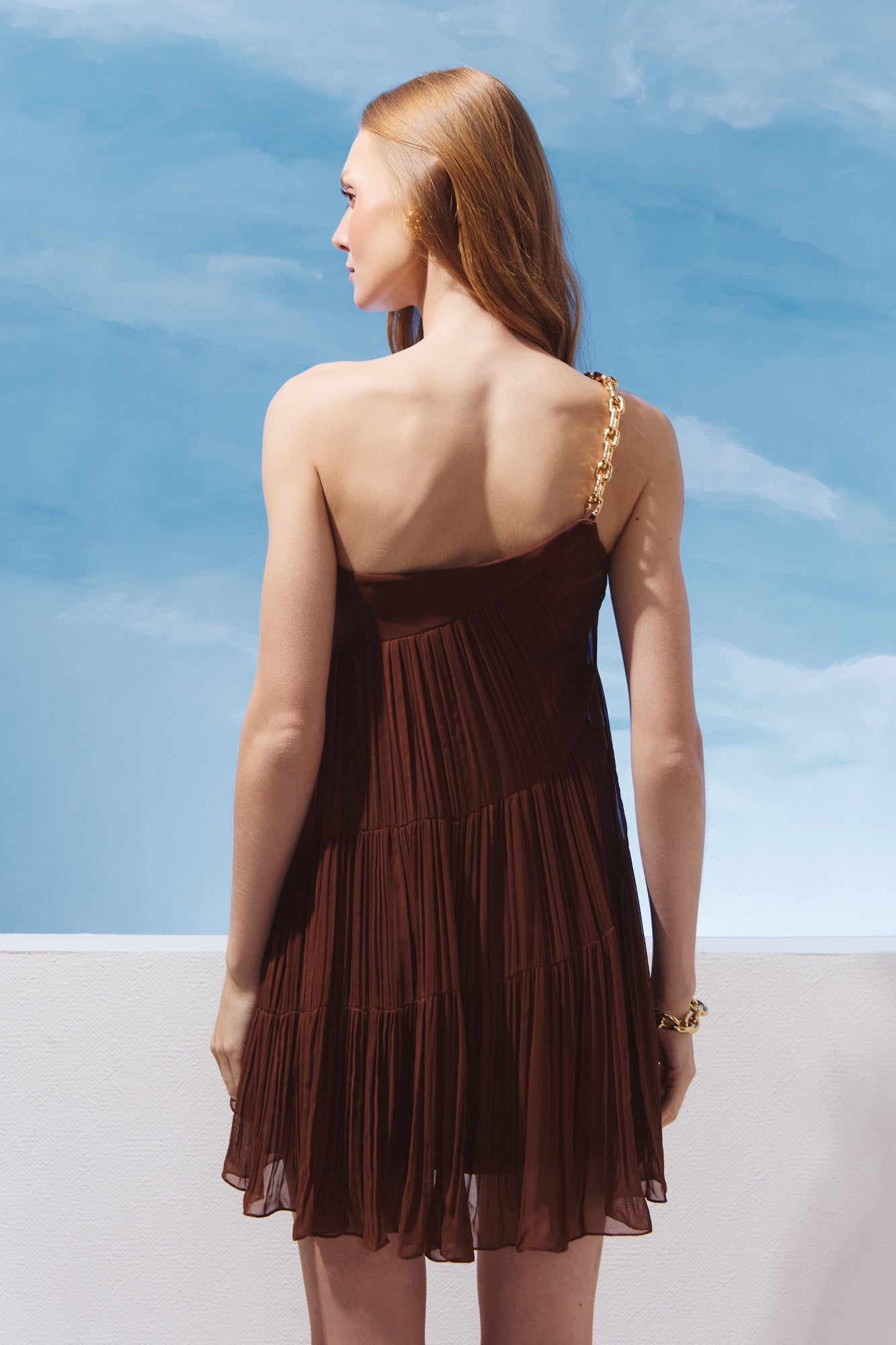VESTIDO CURTO ALÇA CORRENTE MARTELADA COLEÇÃO VERÃO 27