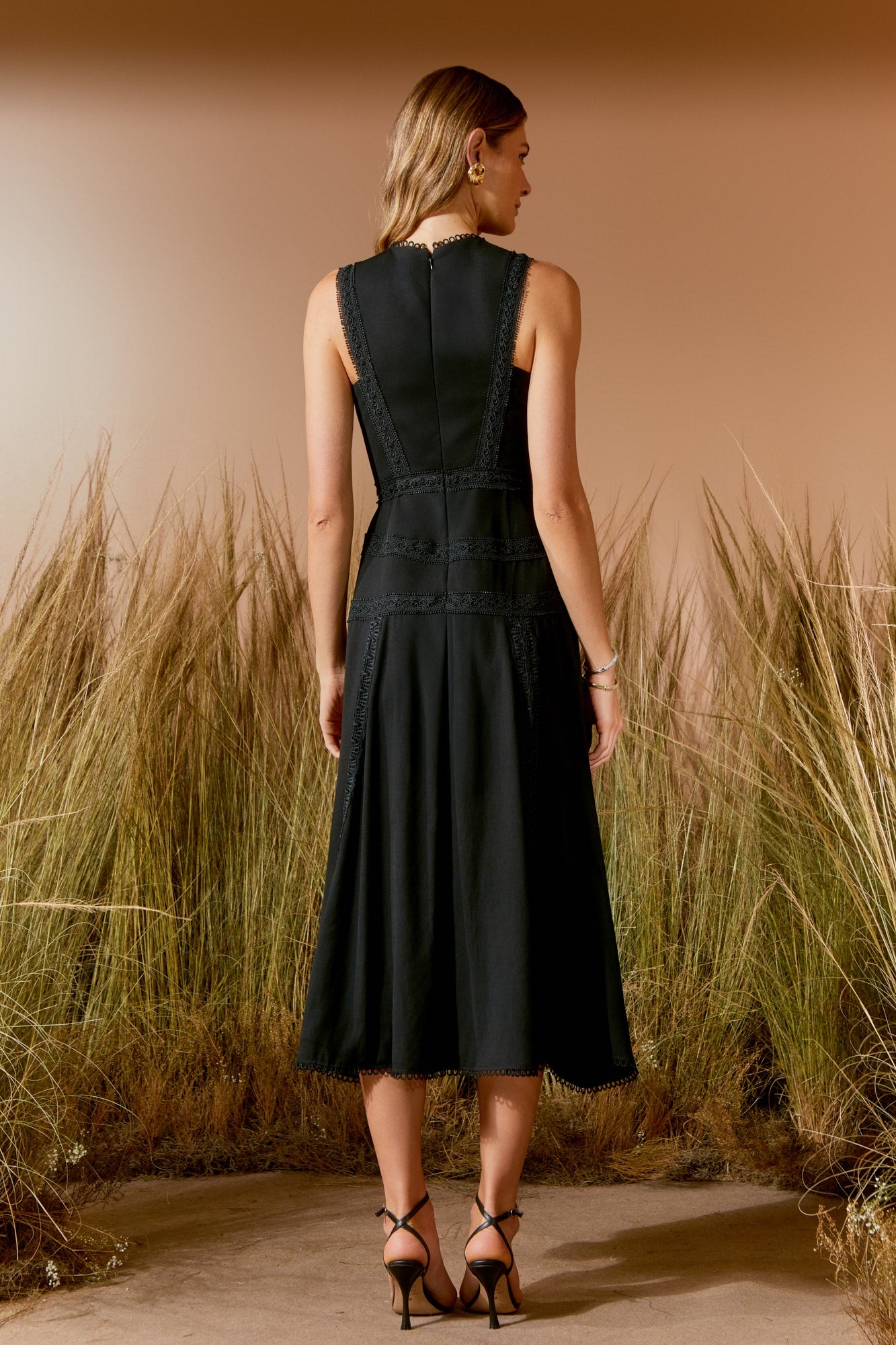 VESTIDO MIDI MIX DE RENDAS COLEÇÃO VERÃO 26