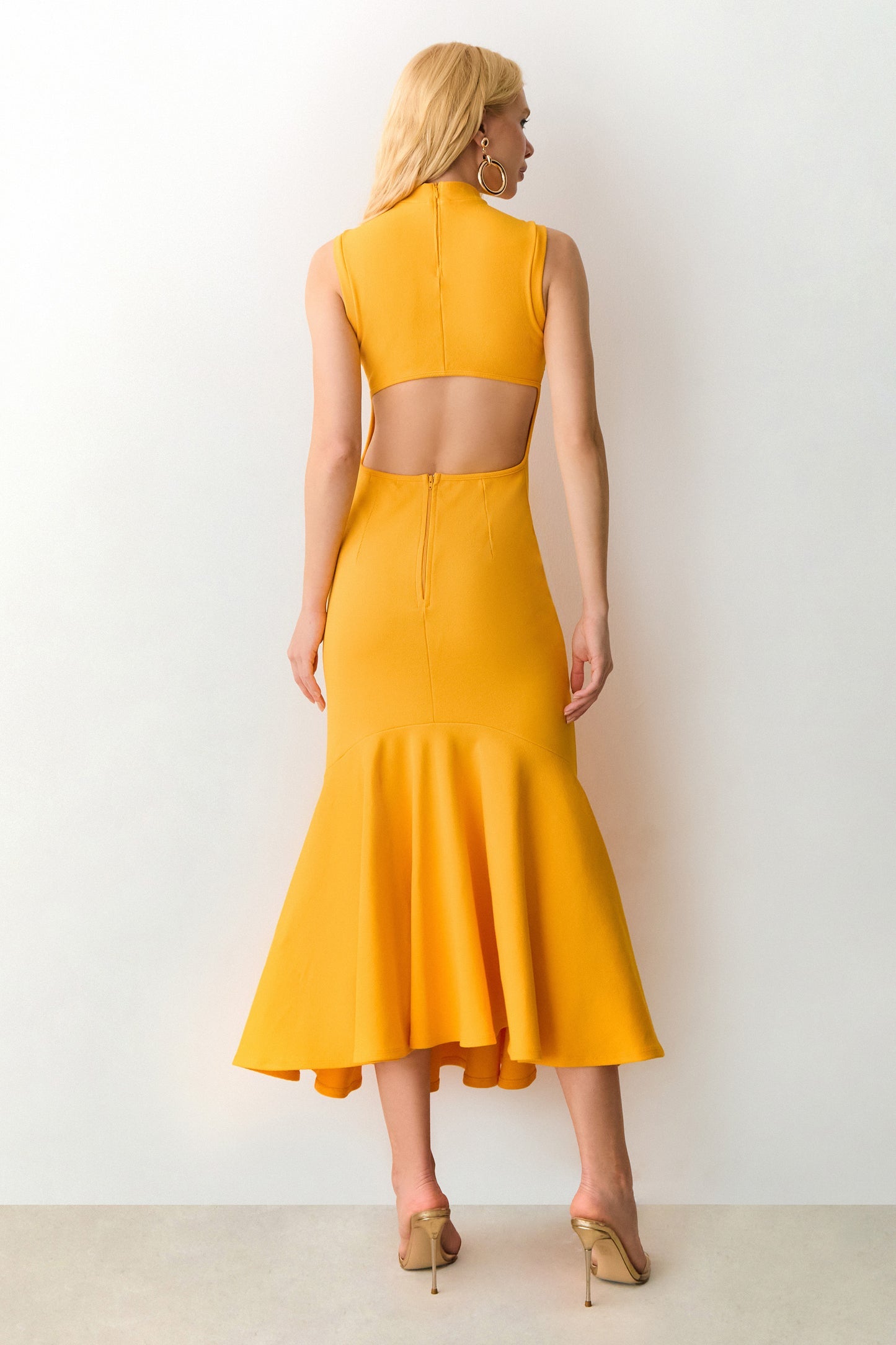 VESTIDO MIDI BARRA COM RODA AMPLA E ABERTURA COSTAS COLEÇÃO VERÃO 27