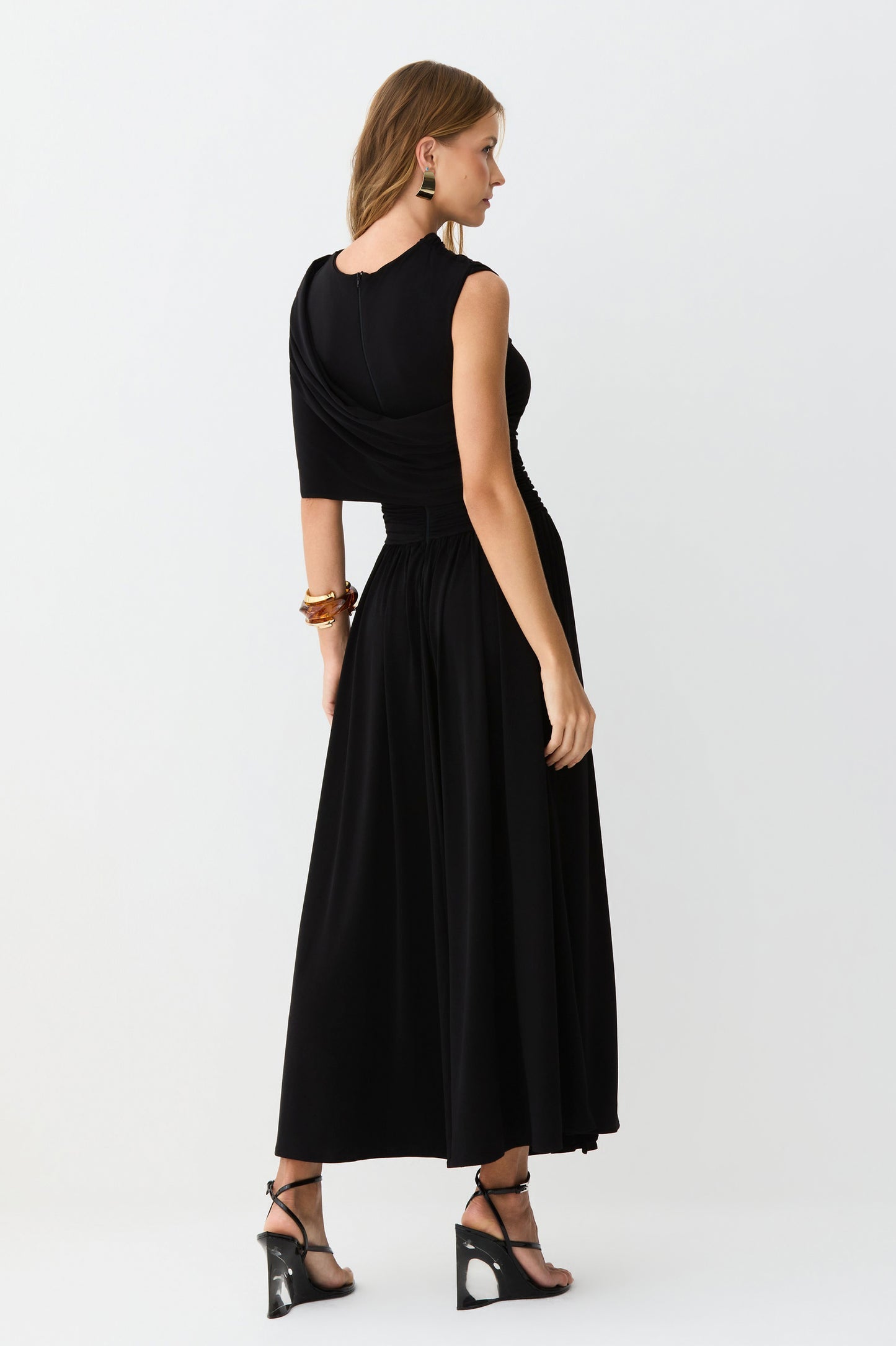 VESTIDO MIDI SOBREPOSICAO FLUIDA COM FRANZIDOS CORPO COLEÇÃO INVERNO 26