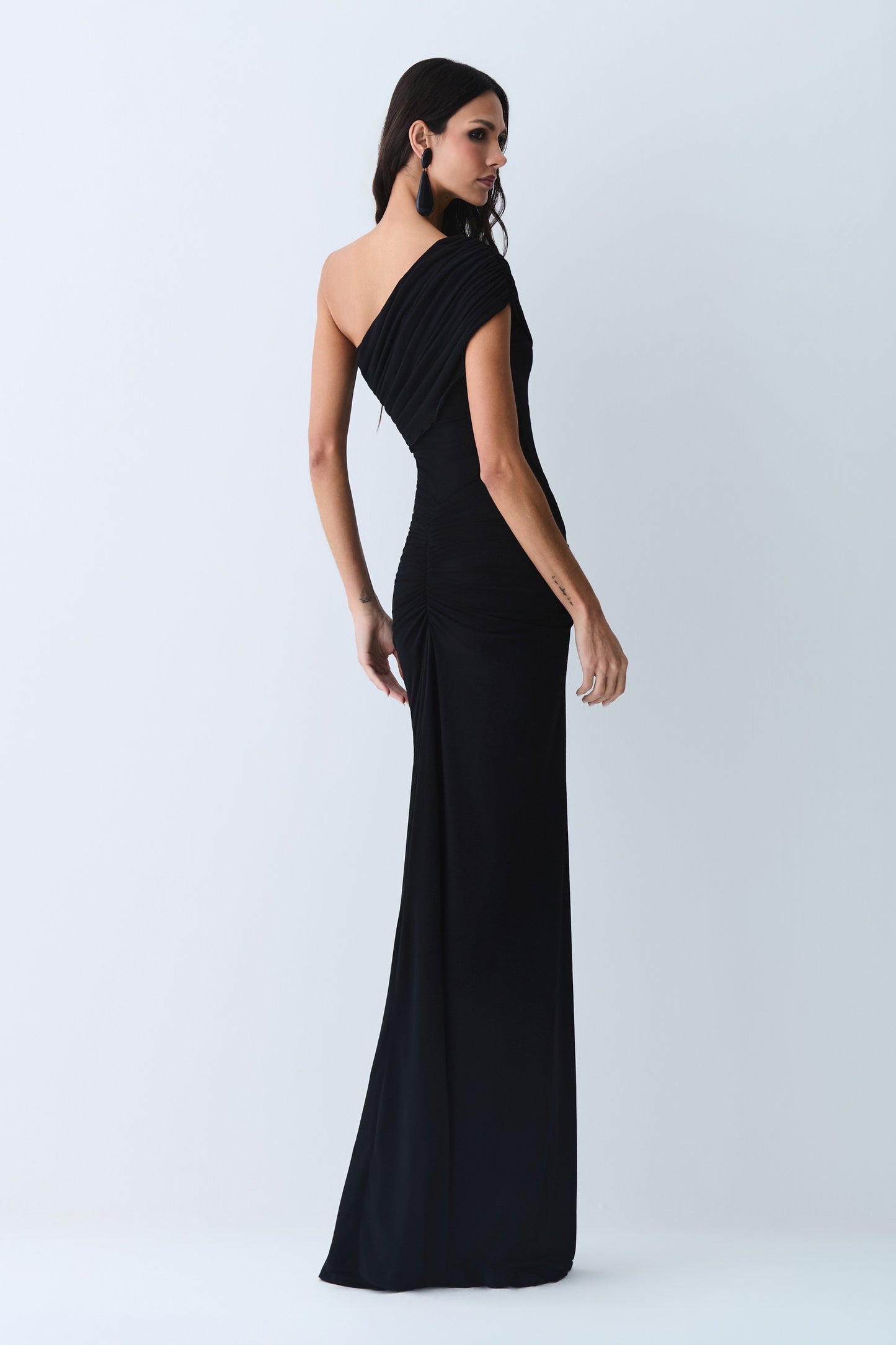 VESTIDO LONGO FRANZIDOS DETALHE FRONTAL UM OMBRO SO COLEÇÃO VERÃO 27