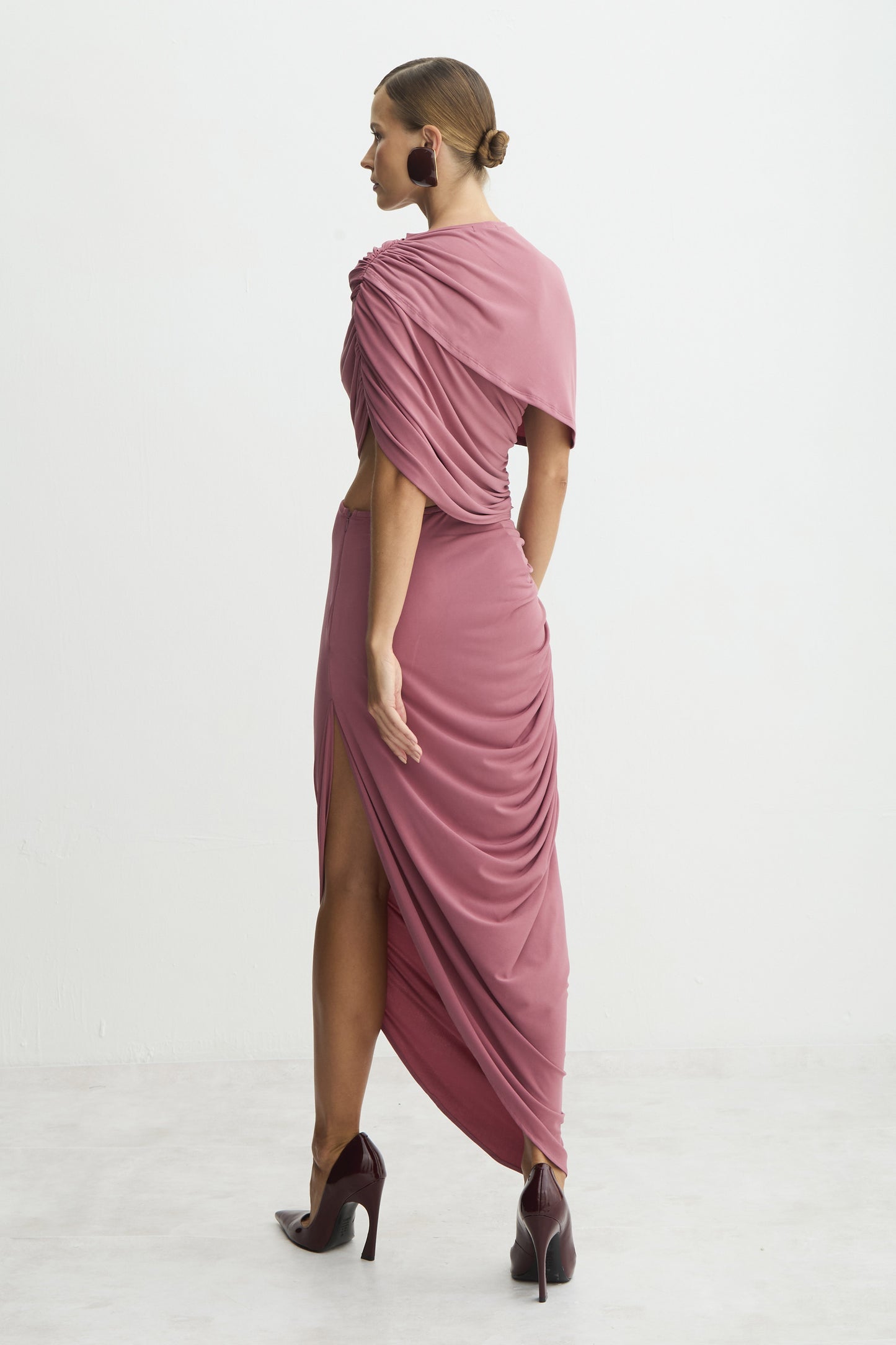 VESTIDO MIDI SOBREPOSICAO FLUIDA BUSTO BARRA BALONE COLEÇÃO INVERNO 26