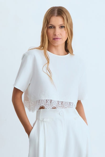 BLUSA MANGA CURTA FLUIDA COM DETALHE RENDA BARRA COLEÇÃO VERÃO 27
