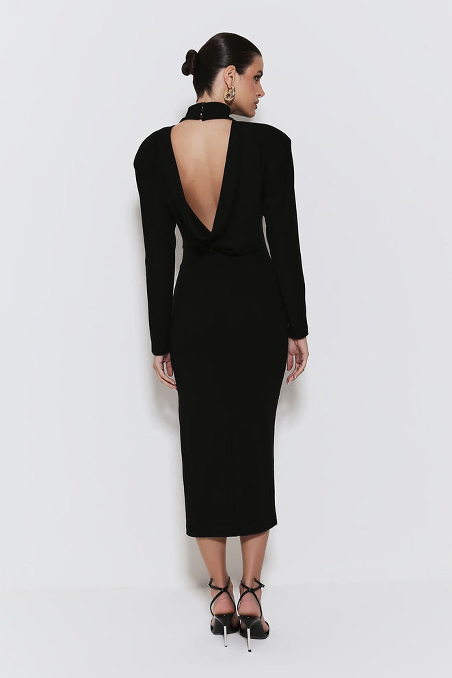 VESTIDO MIDI GOLA ALTA ABERTURA COM CAIMENTO COSTAS COLEÇÃO INVERNO 25