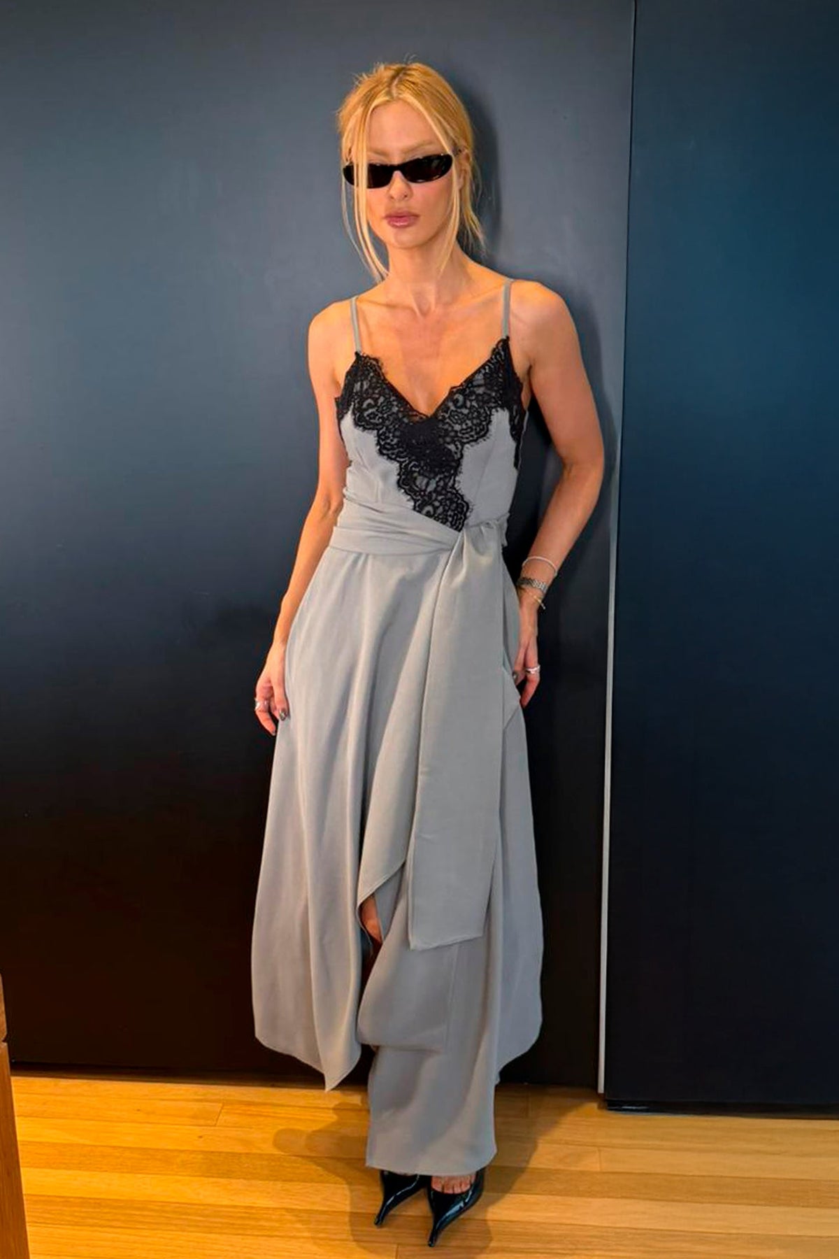 VESTIDO MIDI RENDA BUSTO COM SOBREPOSICAO SAIA COLEÇÃO INVERNO 26