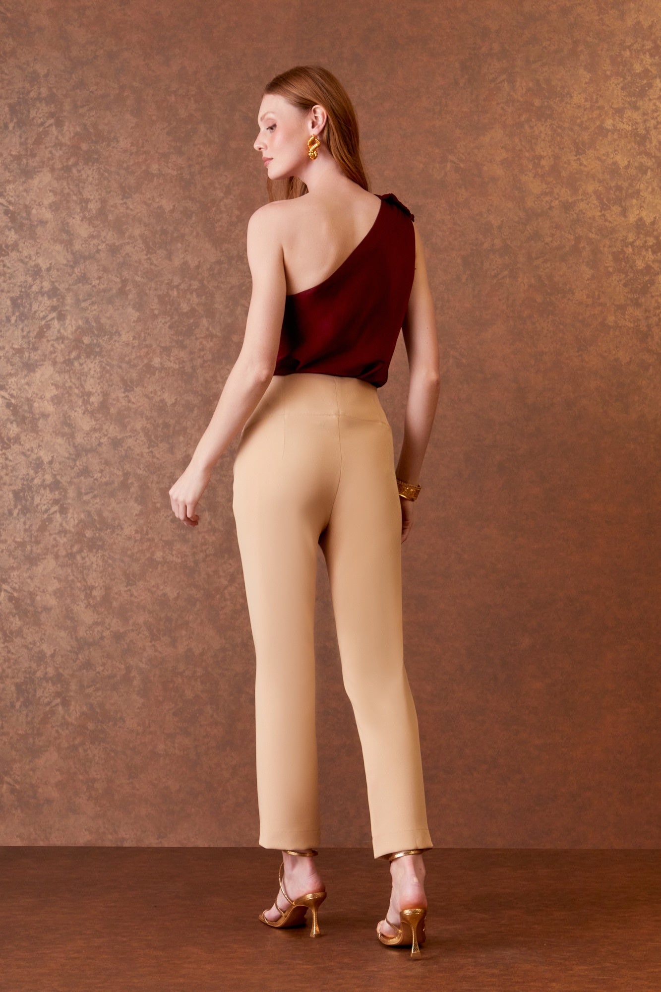 CALÇA PALA LARGA PESPONTO COLEÇÃO INVERNO 25