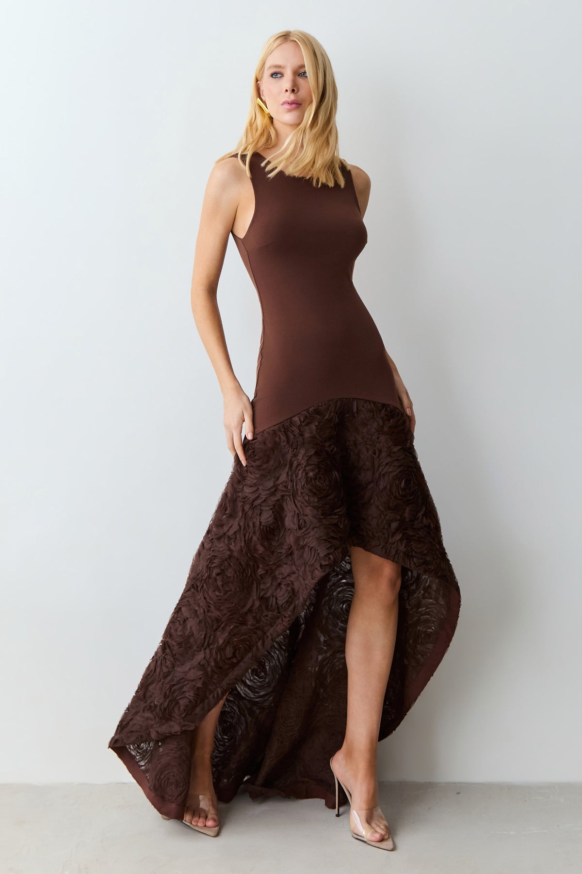 VESTIDO MULLET AJUSTADO AO CORPO BARRA AMPLA COLEÇÃO VERÃO 27