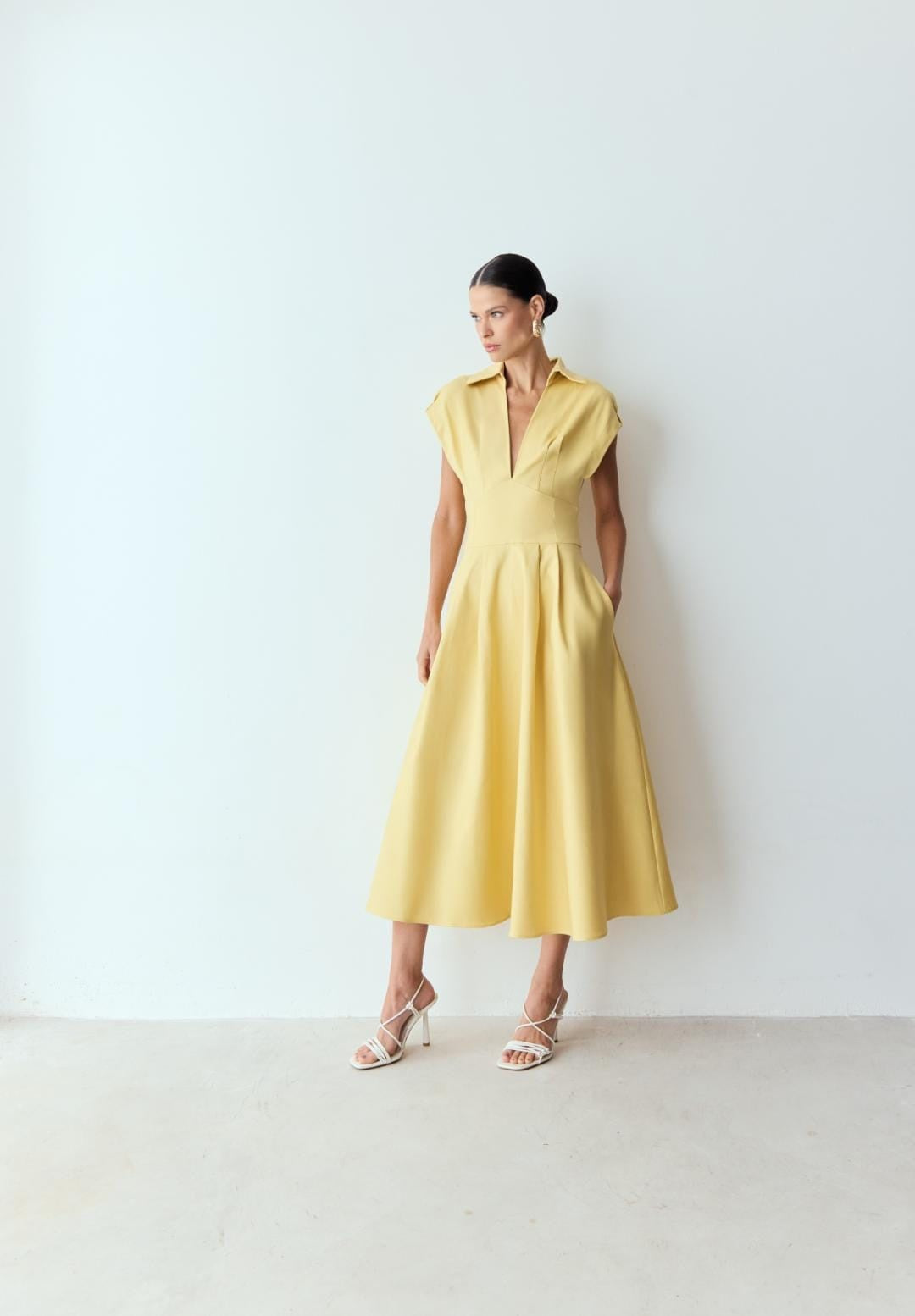 VESTIDO MIDI COS LARGO DECOTE V E GOLA COLEÇÃO VERÃO 26