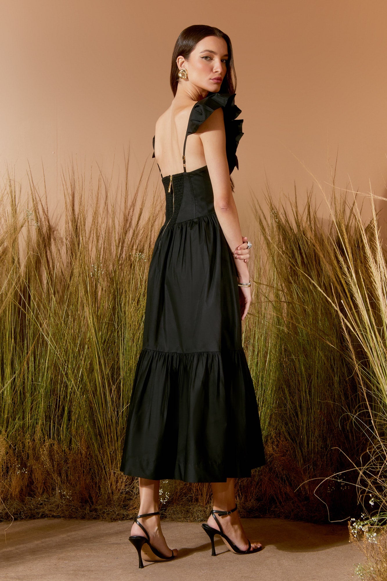 VESTIDO MIDI BABADO PREGAS COLEÇÃO VERÃO 26