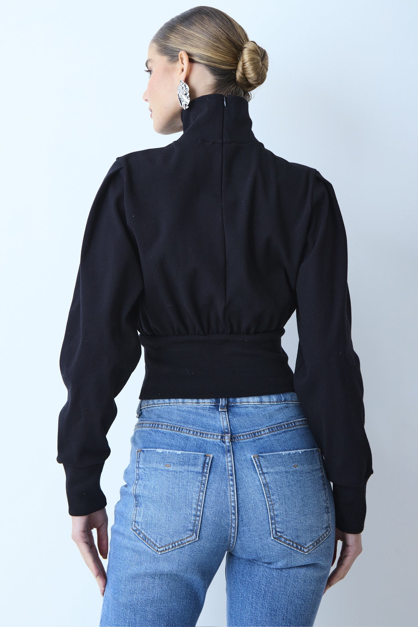 BLUSA MANGA LONGA GOLA ALTA AJUSTADA NA CINTURA COLEÇÃO INVERNO 26