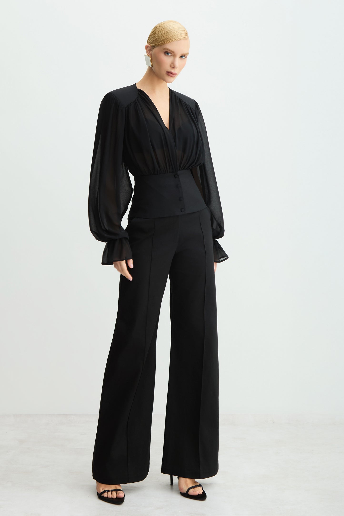 CONJUNTO DE BLUSA COM TRANSPARENCIA E ACINTURADA E CALÇA ESTRUTURADA COLEÇÃO INVERNO 26