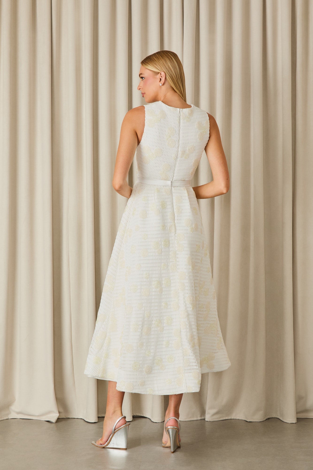 VESTIDO MIDI ROMANA CINTO LAÇO COLEÇÃO INVERNO 26
