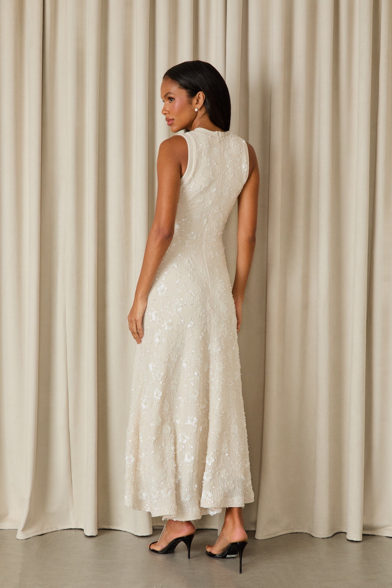 VESTIDO MIDI LUANA MALHA BORDADA COLEÇÃO INVERNO 26