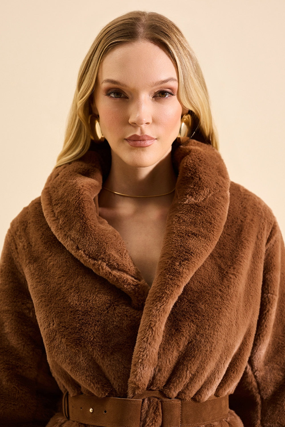 MAXI CASACO DE PELO ANASTACIA C COLEÇÃO INVERNO 26