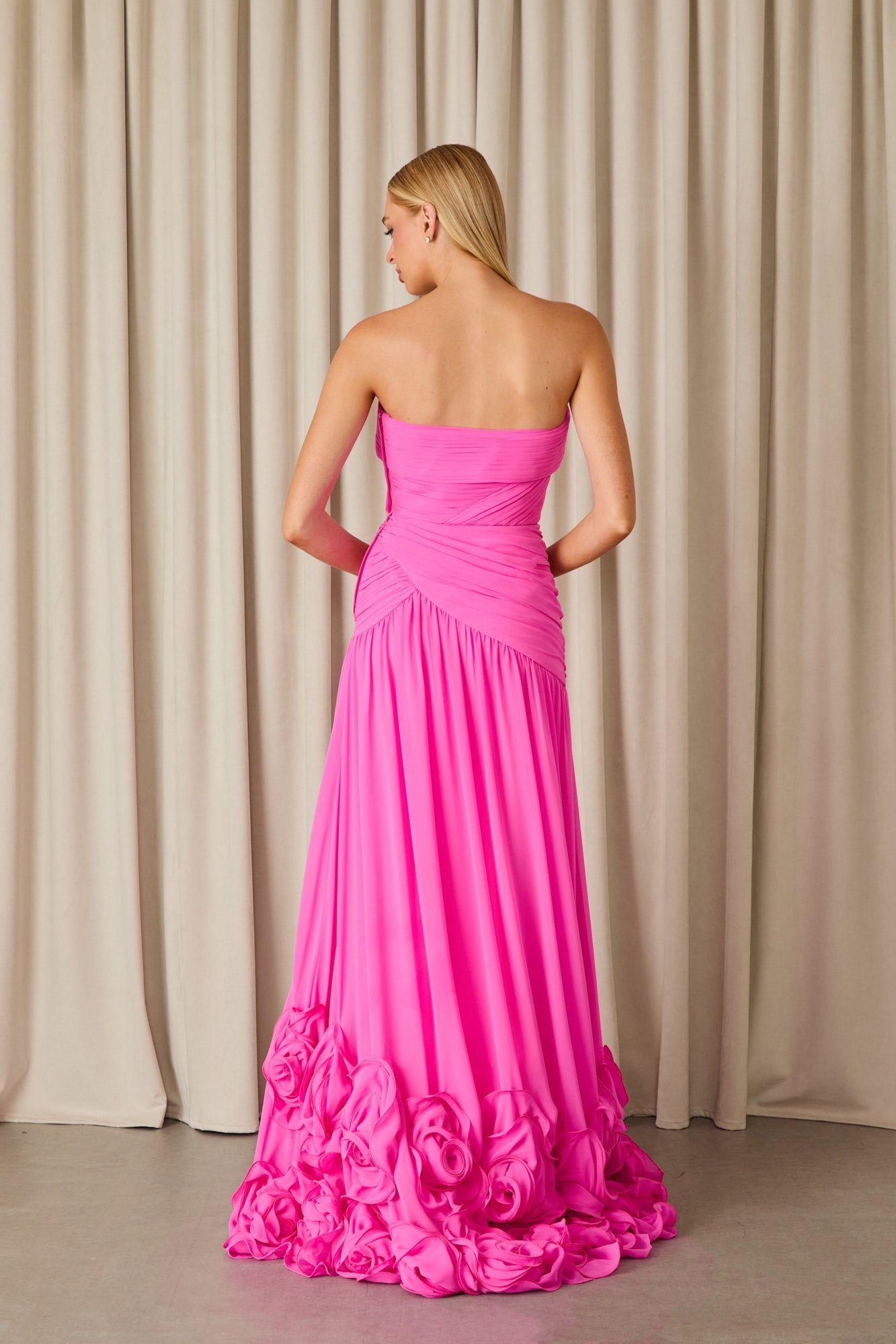 VESTIDO LONGO DAKOTA FLORES COLEÇÃO INVERNO 26