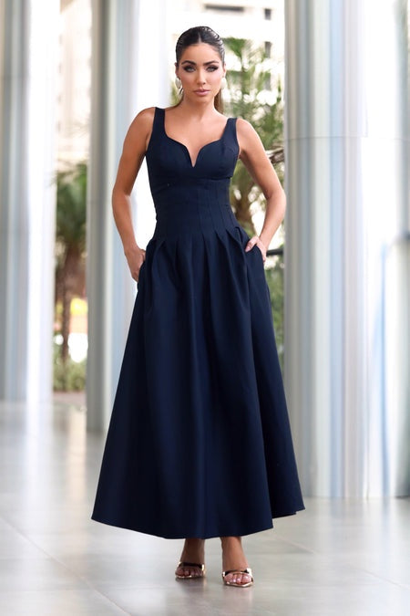 VESTIDO MIDI RECORTE V BUSTO E PREGAS NA SAIA COLEÇÃO INVERNO 26