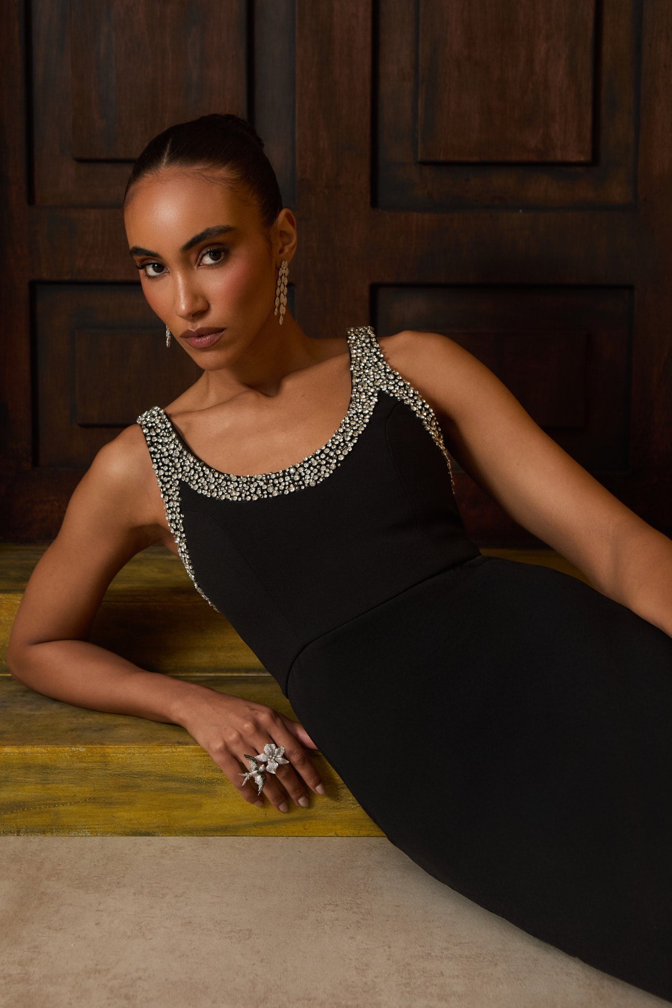 VESTIDO MIDI BORDADO STRASS COLEÇÃO INVERNO 26