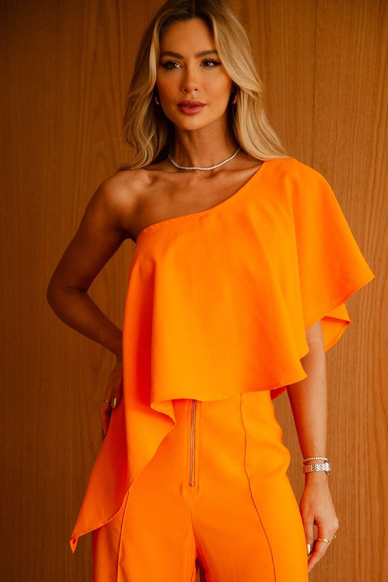 CONJUNTO DE BLUSA BABADO ASSIMETRICO E CALÇA RETA COM FRISO COLEÇÃO VERÃO 24