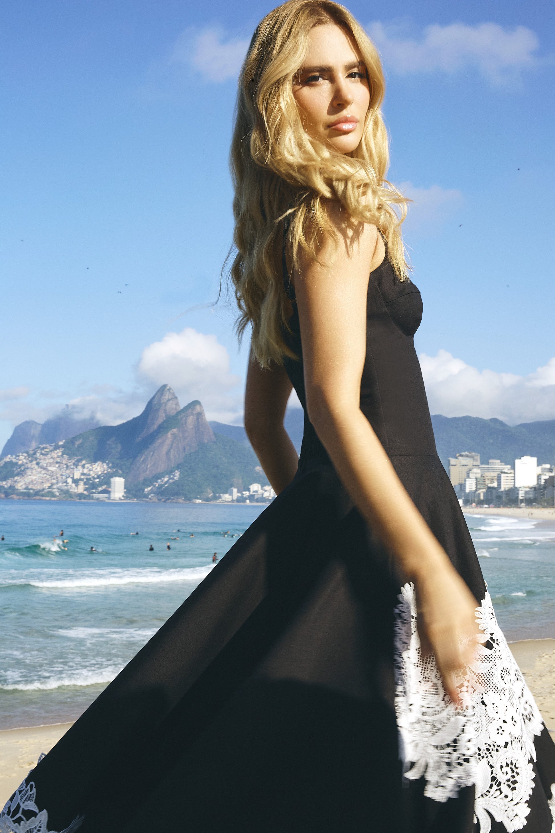 VESTIDO MIDI ACINTURADO RECORTE BUSTO DETALHES RENDA COLEÇÃO VERÃO 27