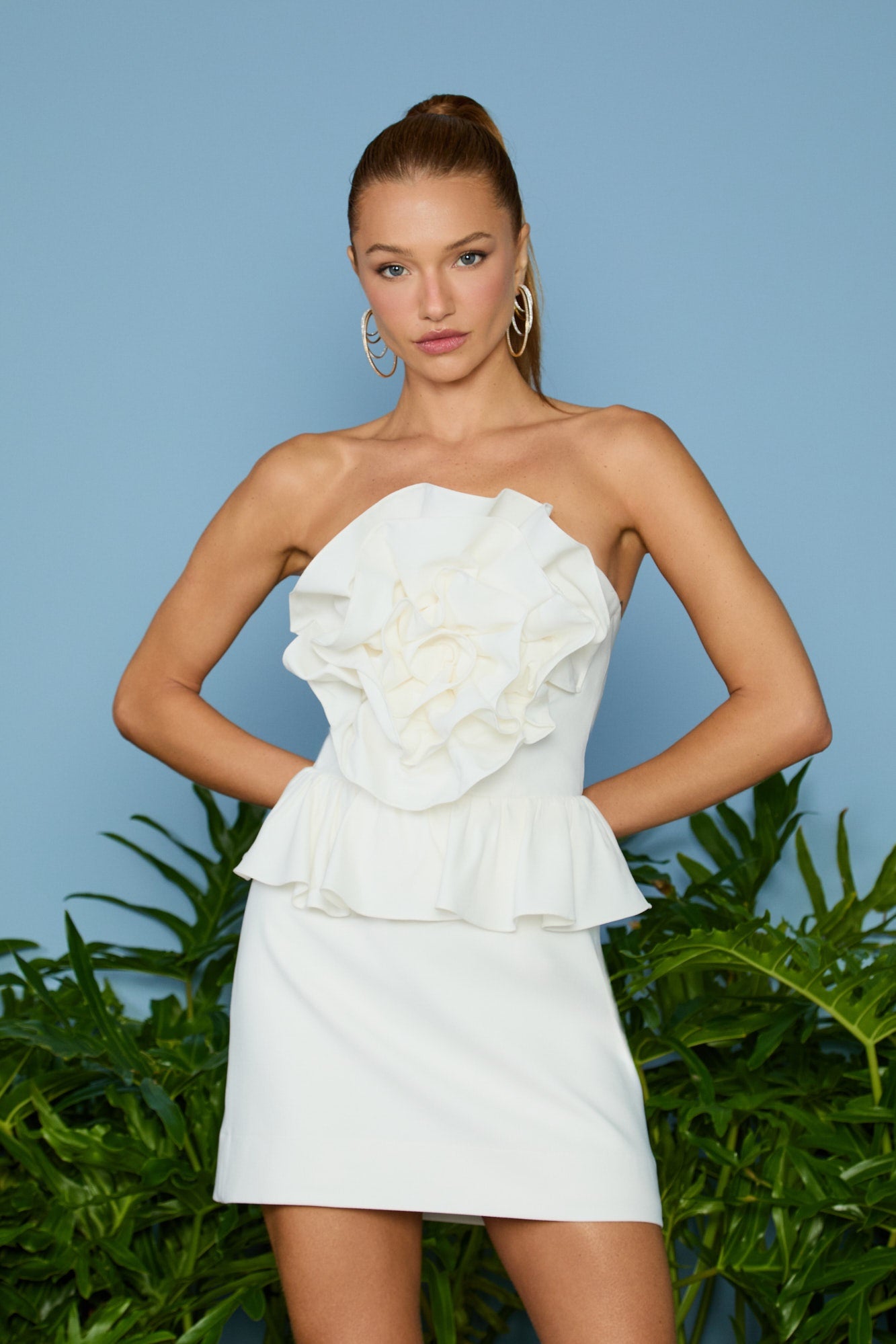 VESTIDO CURTO NICOLE FLOR COLEÇÃO VERÃO 26