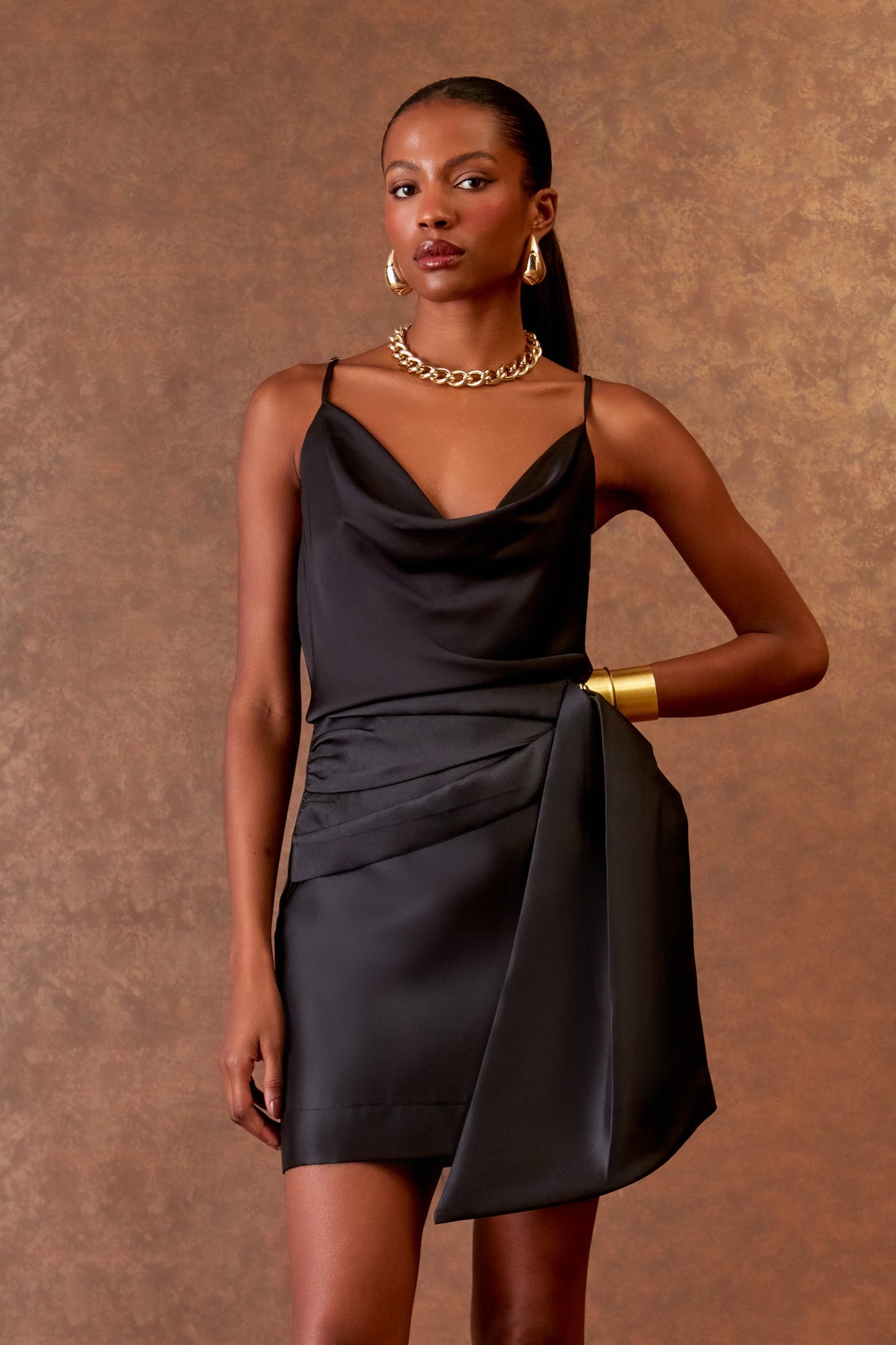 SAIA CURTA PALA DRAPE COLEÇÃO INVERNO 25