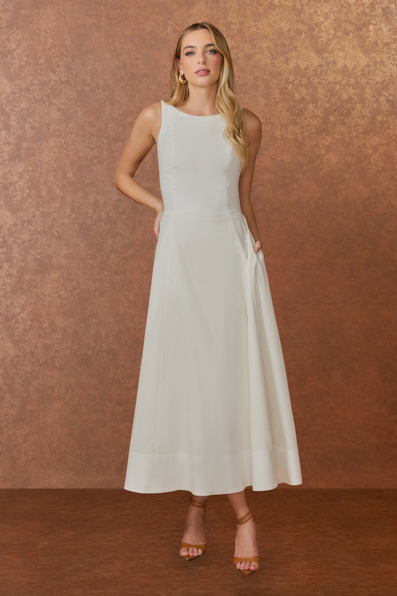 VESTIDO MIDI DECOTE COSTAS COLEÇÃO INVERNO 25