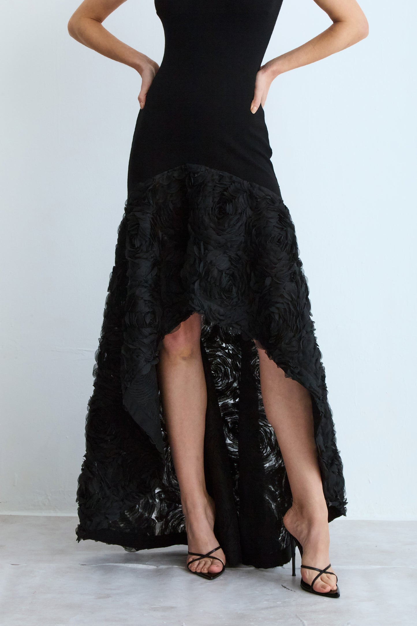VESTIDO MULLET COM BARRA EM RENDA COLEÇÃO INVERNO 26