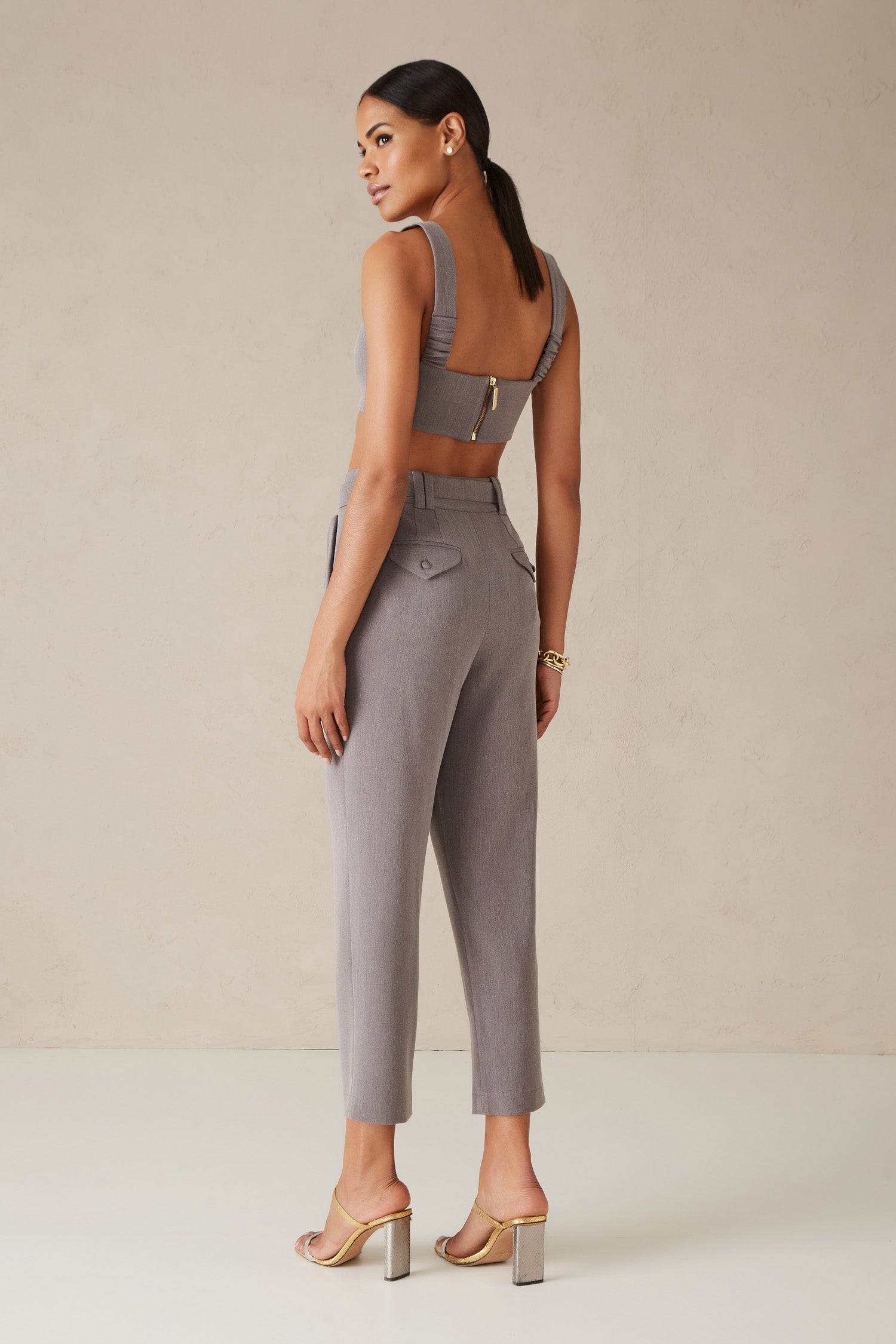 CONJUNTO DE TOP PREGAS BOJO E CALÇA ALFAIATARIA BOLSOS COLEÇÃO INVERNO 22