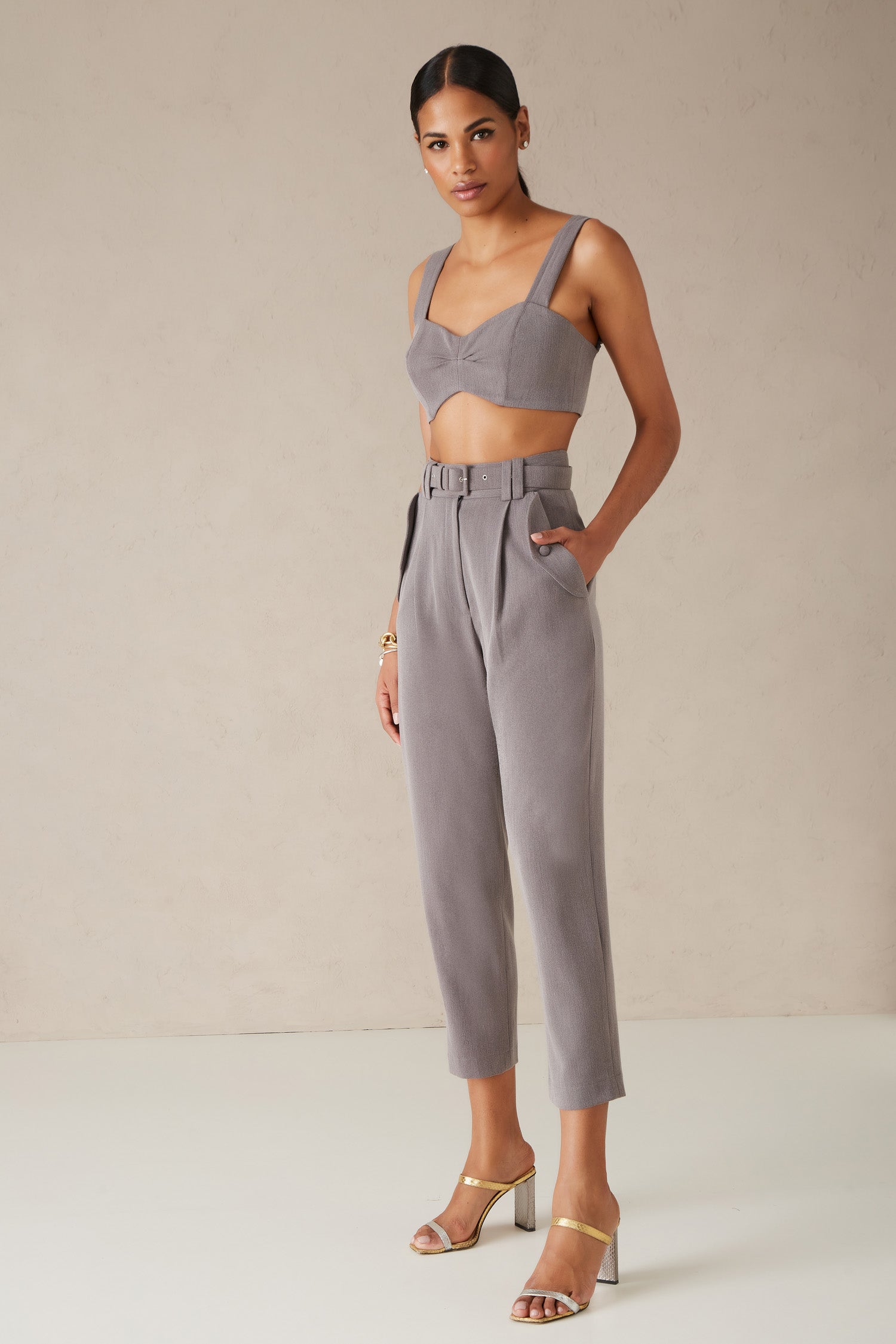 CONJUNTO DE TOP PREGAS BOJO E CALÇA ALFAIATARIA BOLSOS COLEÇÃO INVERNO 22