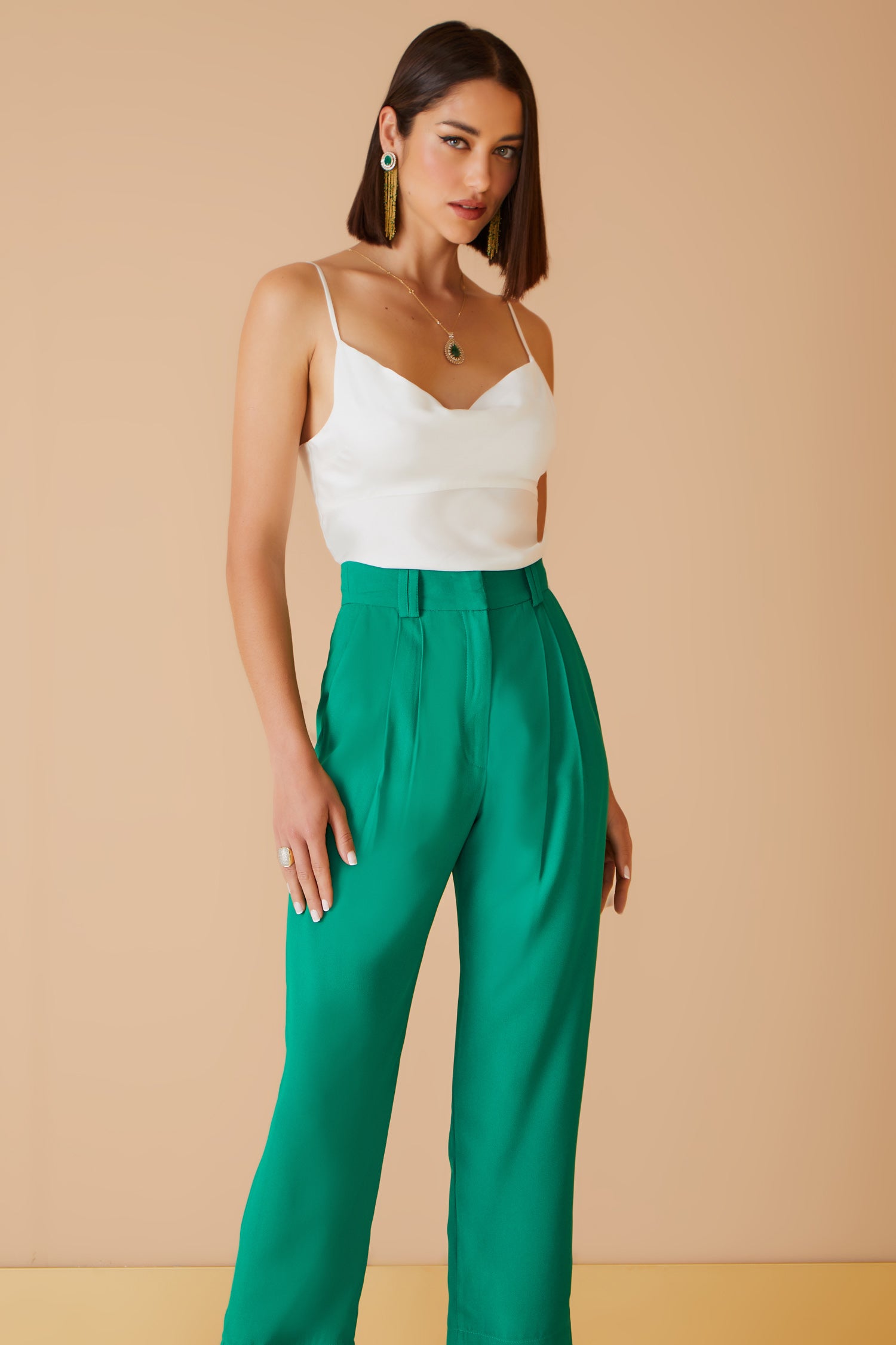 CALÇA DETALHE PREGA COLEÇÃO INVERNO 23