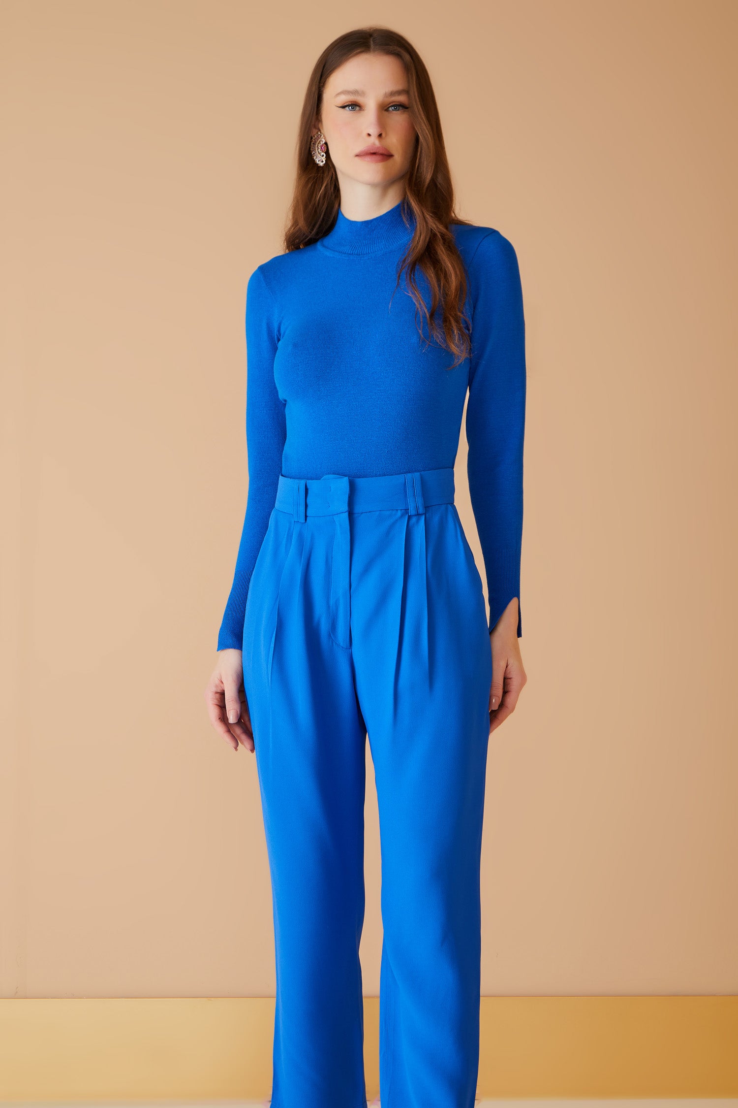 CALÇA DETALHE PREGA COLEÇÃO INVERNO 23