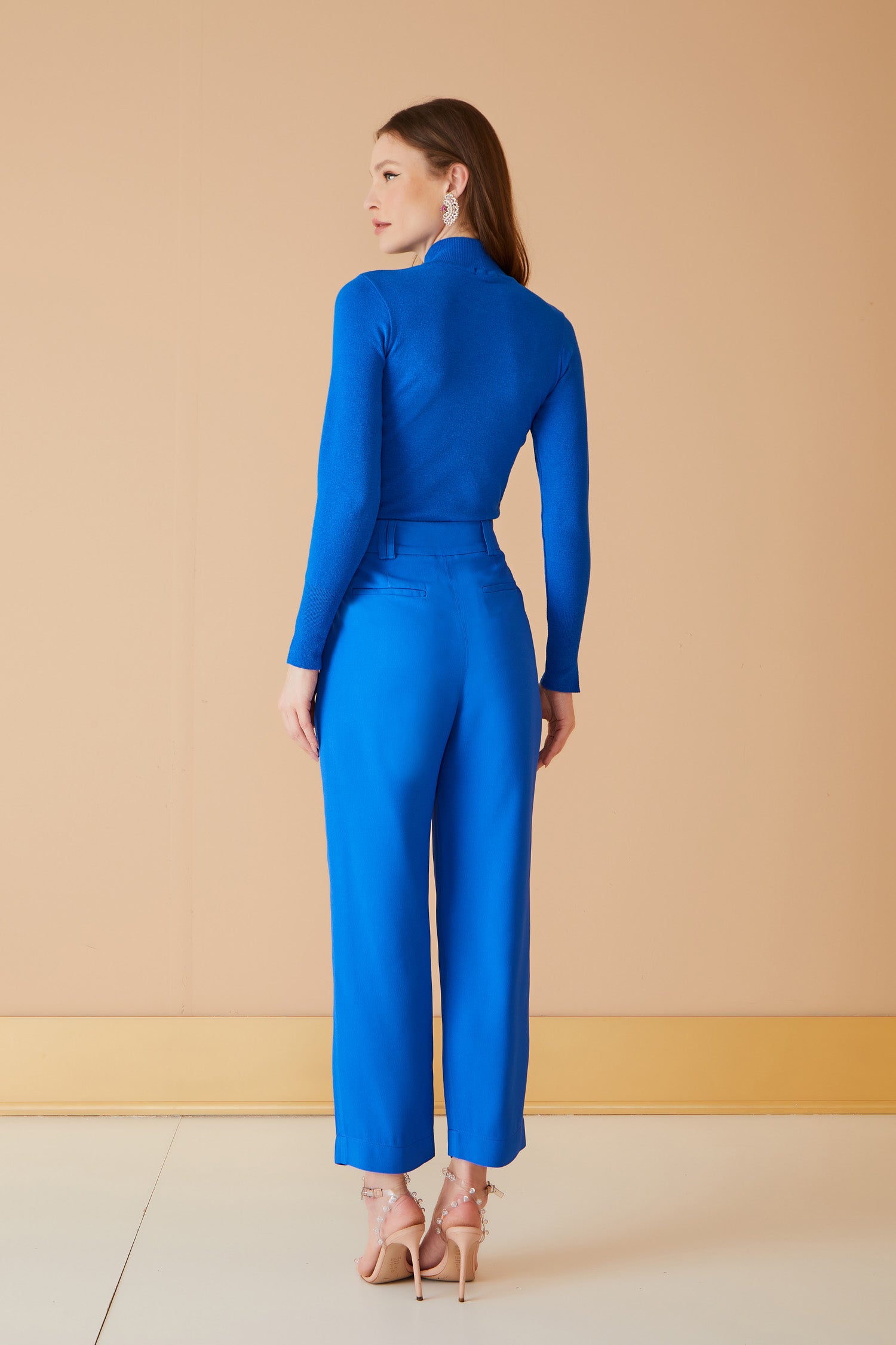 CALÇA DETALHE PREGA COLEÇÃO INVERNO 23